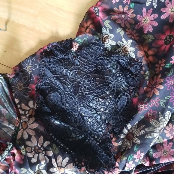 Farm Rio Long-Sleeved Pleated Blouse - Picture 12 of 13